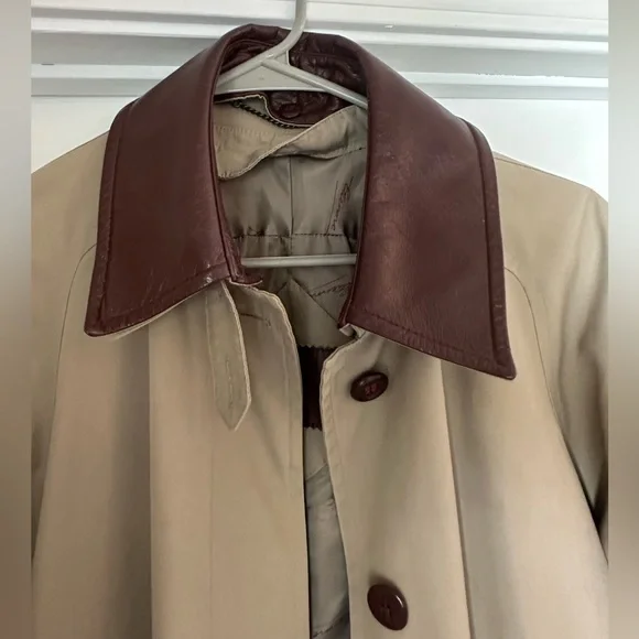 Vintage etienne aigner tan trench coat - Picture 3 of 10